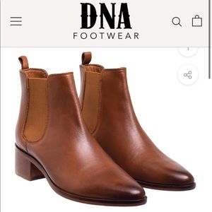 Cognac Chelsea Boots 🥃